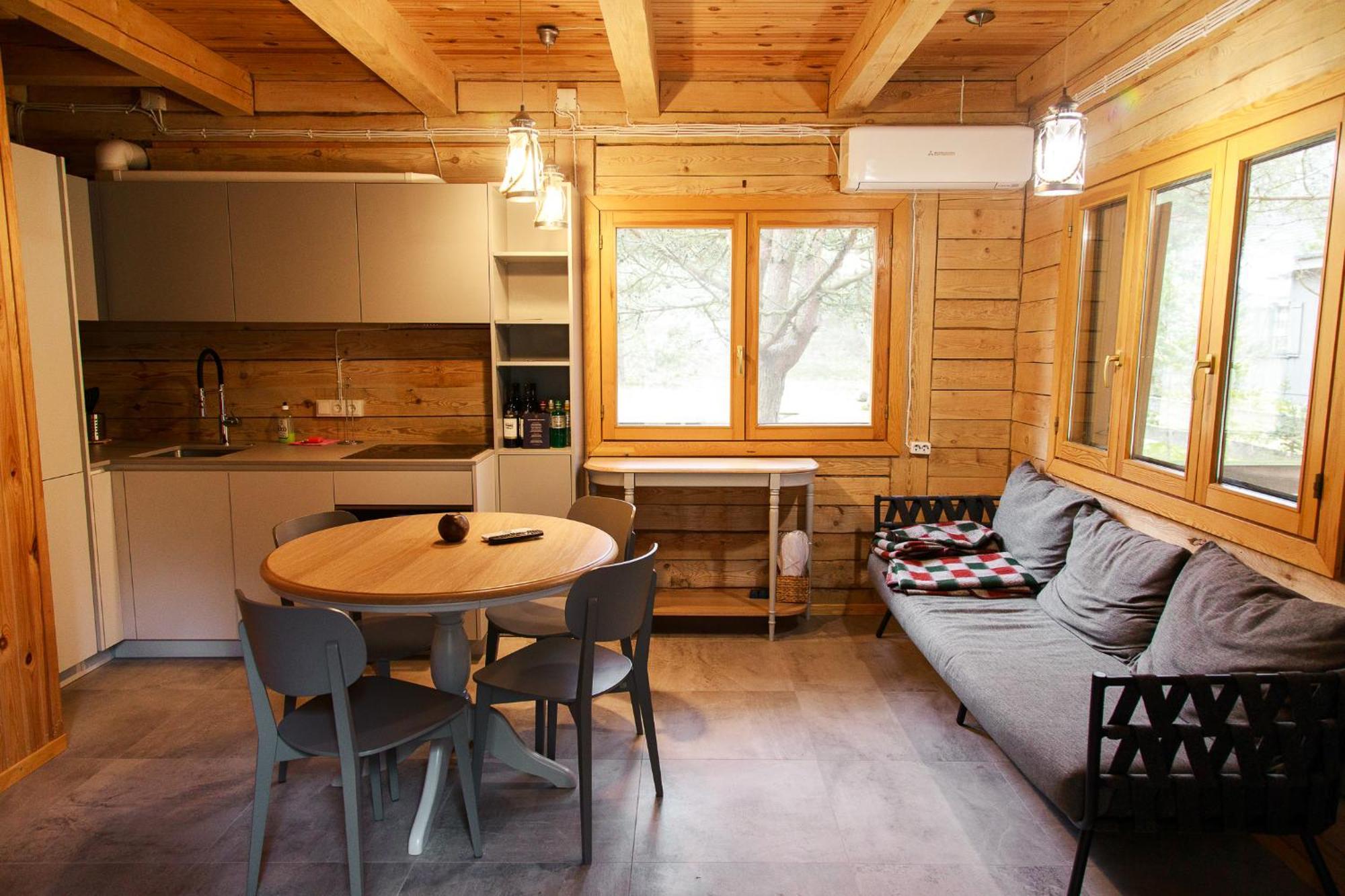 Roze Guest Houses Sklandas Bernāti エクステリア 写真