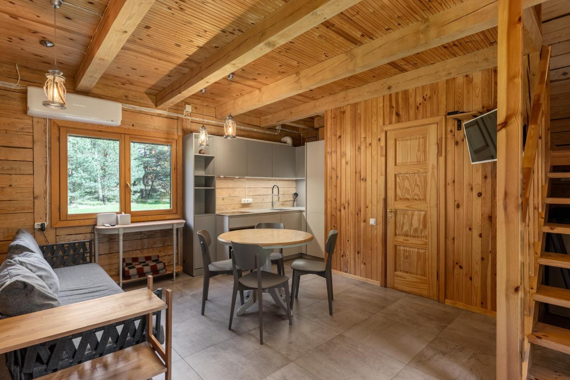 Roze Guest Houses Sklandas Bernāti エクステリア 写真