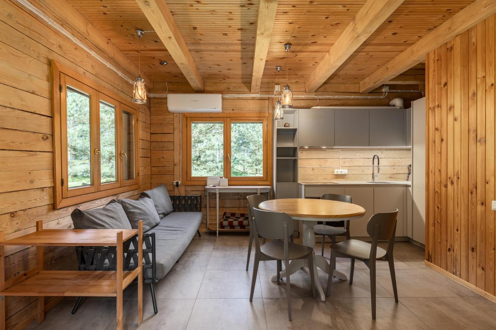 Roze Guest Houses Sklandas Bernāti エクステリア 写真