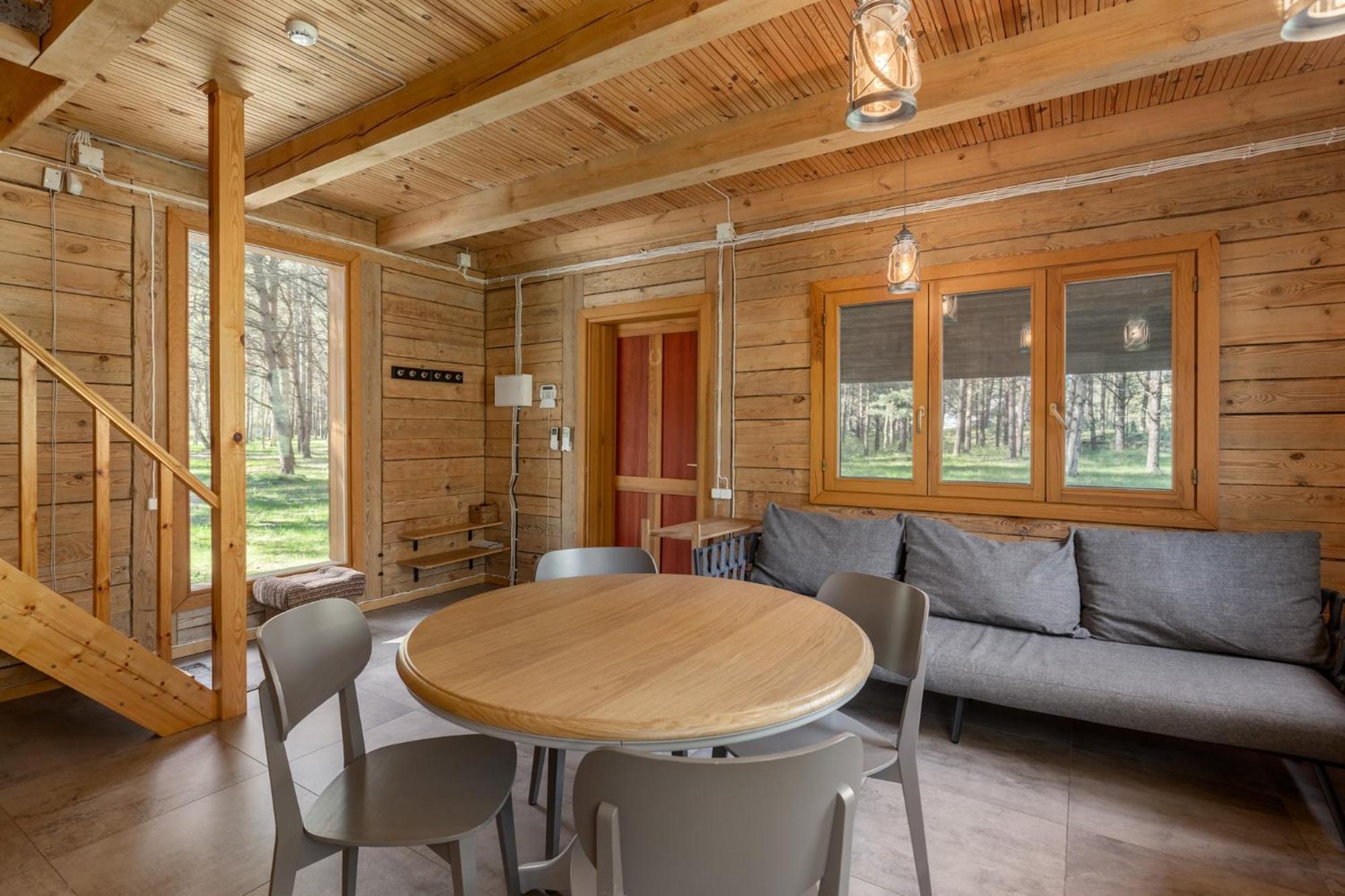 Roze Guest Houses Sklandas Bernāti エクステリア 写真